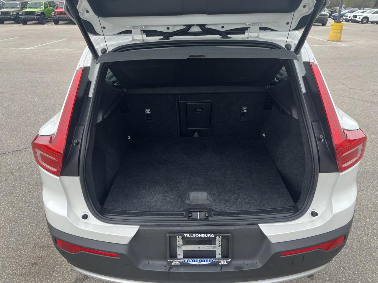 2023 Volvo XC40 B5 AWD Core Photo
