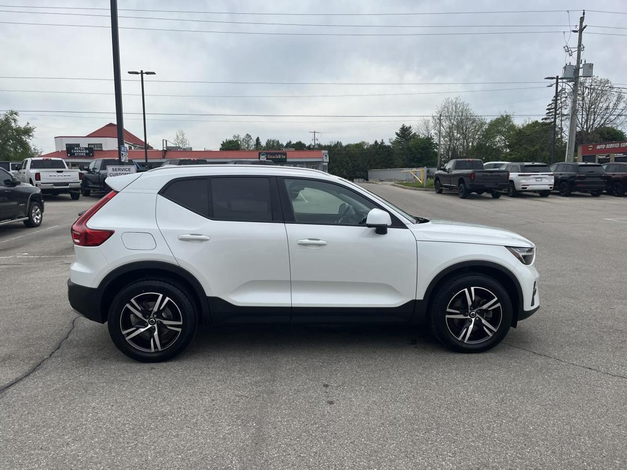 2023 Volvo XC40 B5 AWD Core Photo