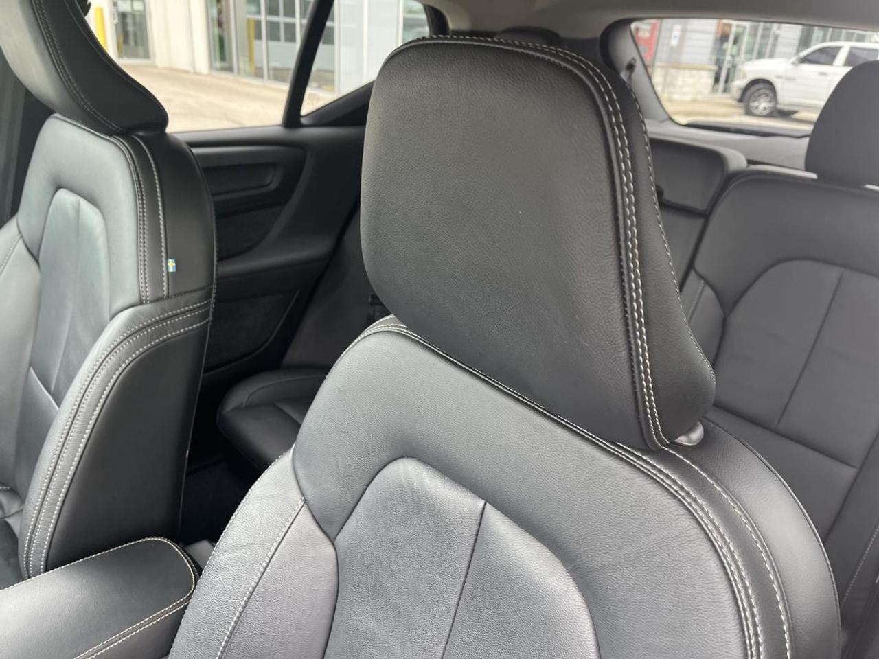 2023 Volvo XC40 B5 AWD Core Photo