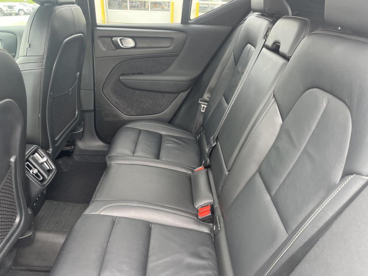 2023 Volvo XC40 B5 AWD Core Photo