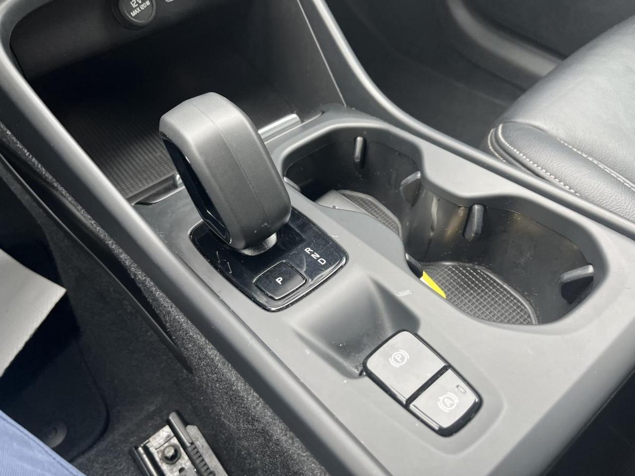 2023 Volvo XC40 B5 AWD Core Photo