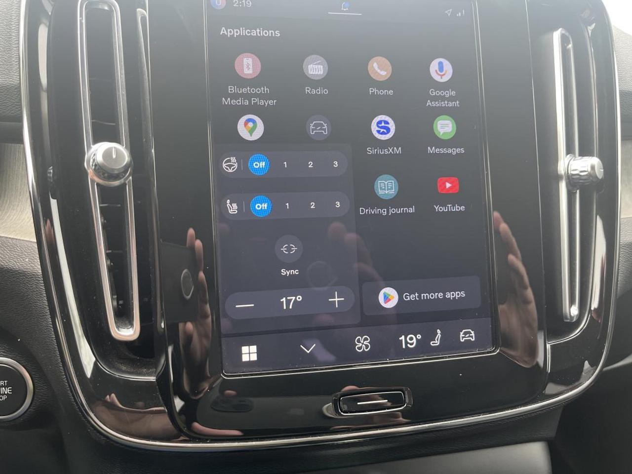 2023 Volvo XC40 B5 AWD Core Photo