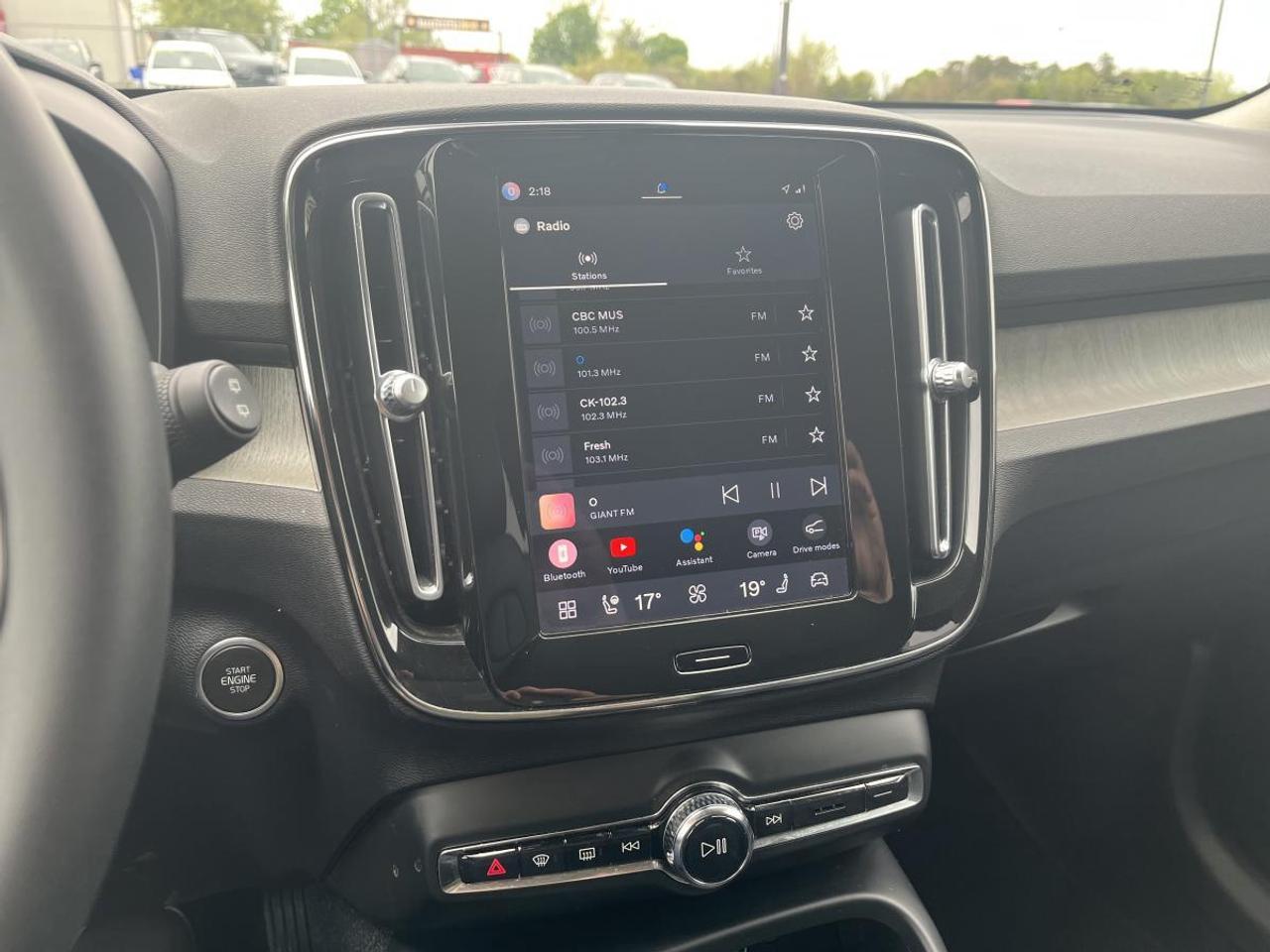 2023 Volvo XC40 B5 AWD Core Photo