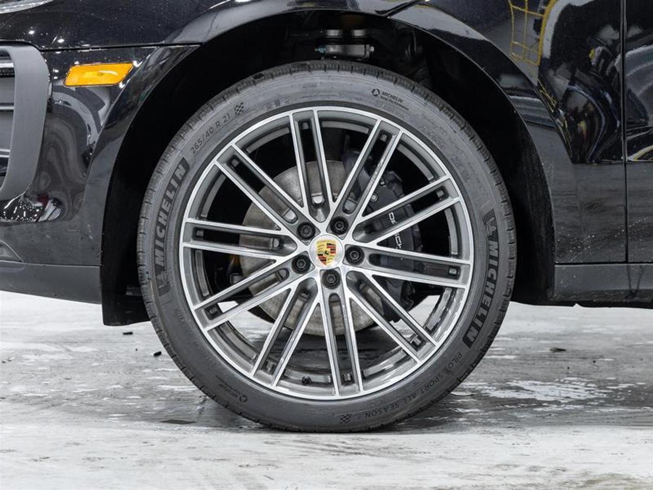 2025 Porsche Macan  Photo4