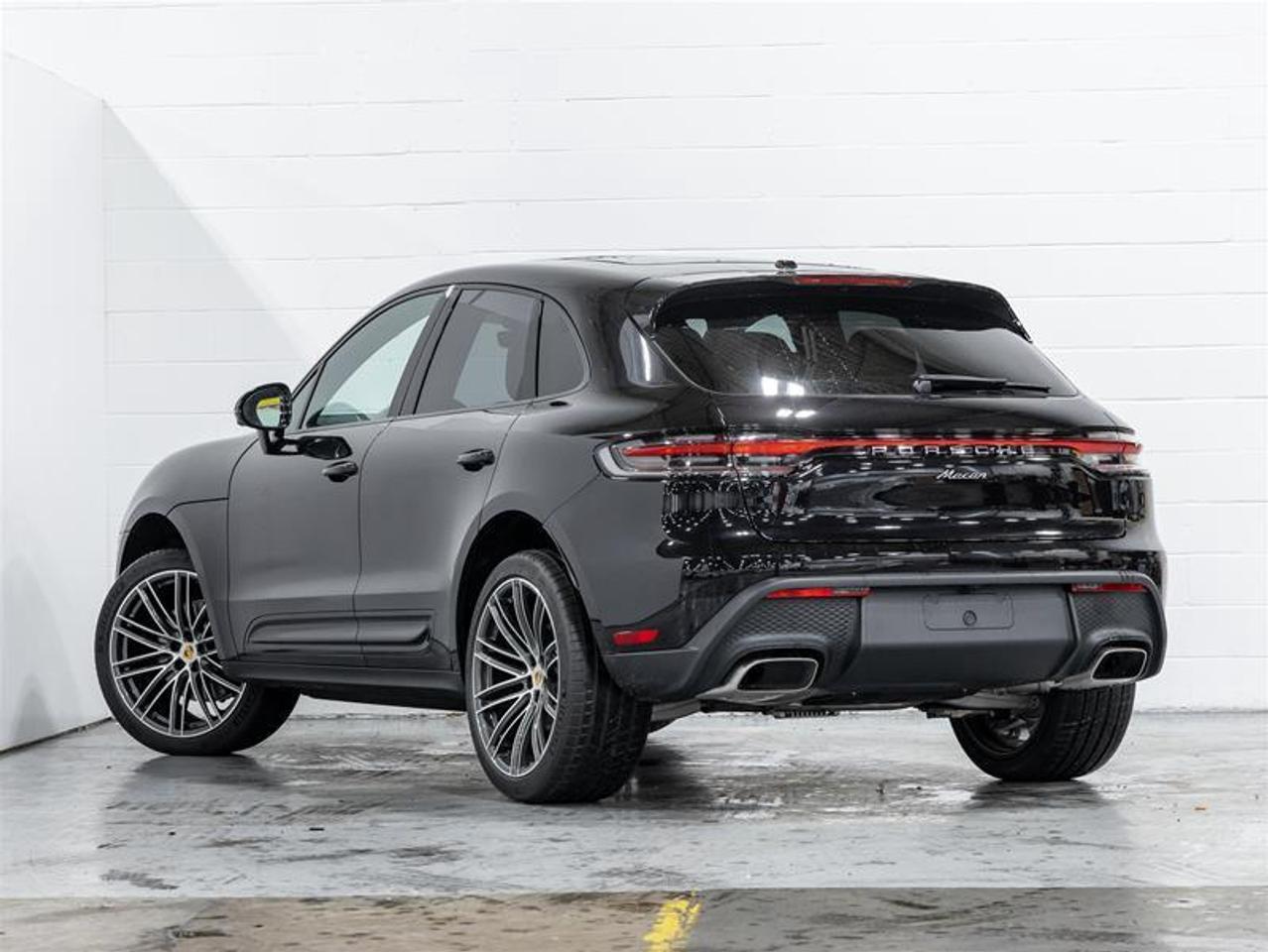 2025 Porsche Macan  Photo
