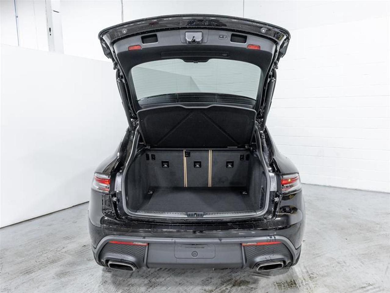 2025 Porsche Macan  Photo