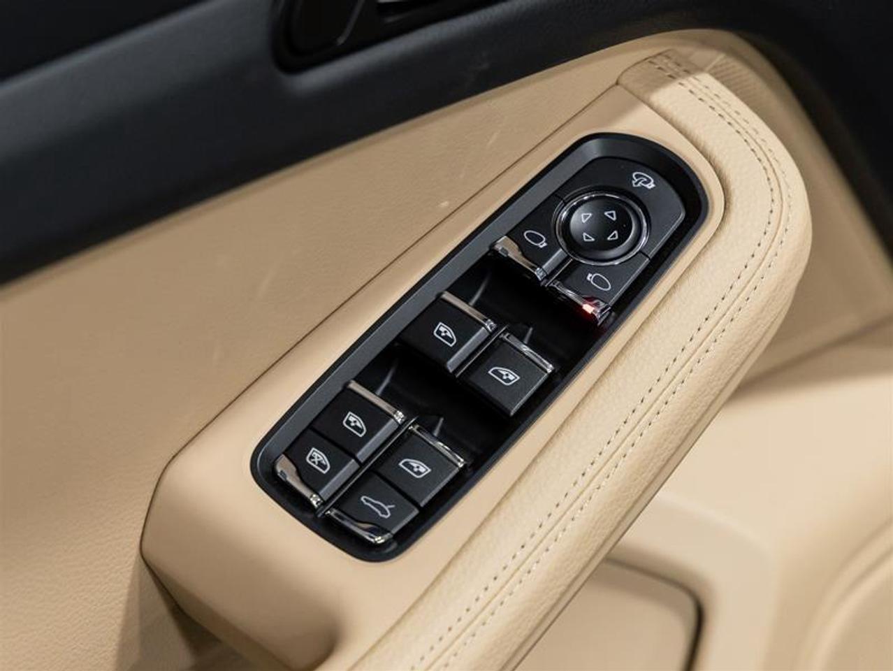 2025 Porsche Macan  Photo