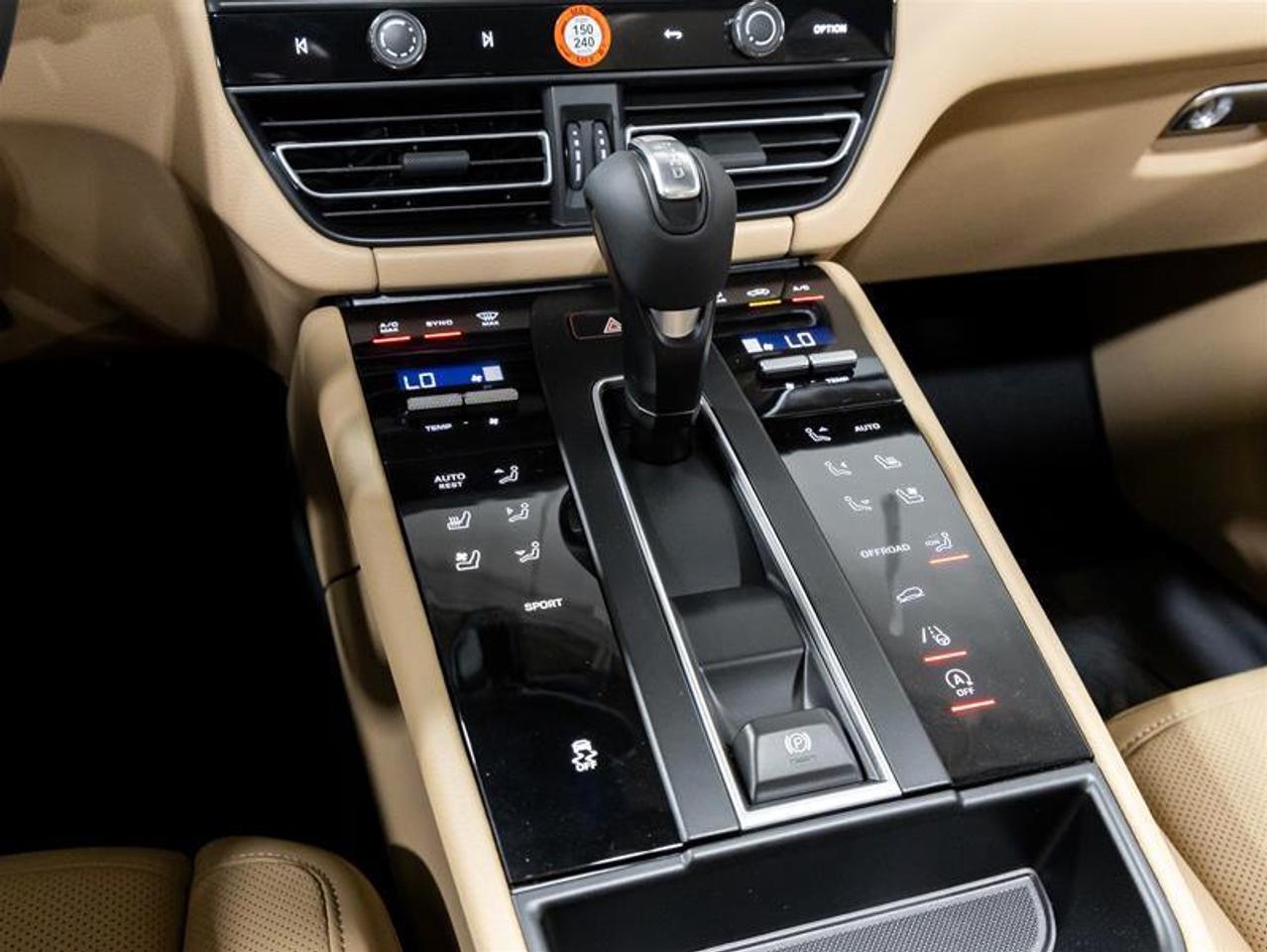2025 Porsche Macan  Photo
