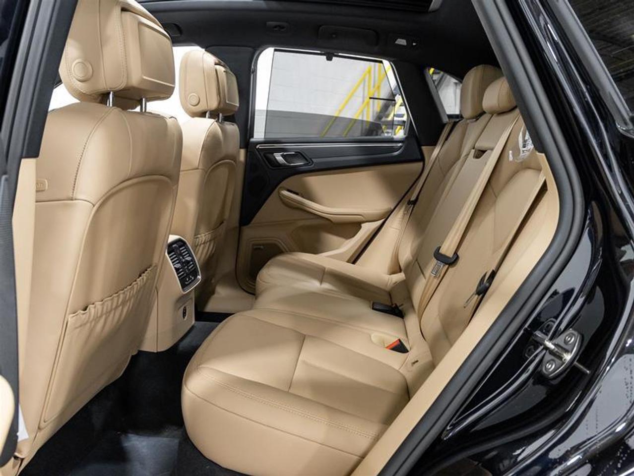 2025 Porsche Macan  Photo