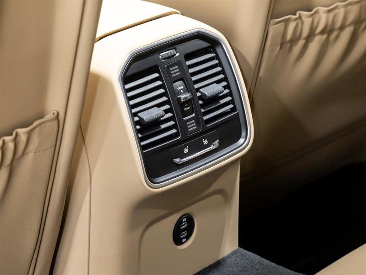 2025 Porsche Macan  Photo