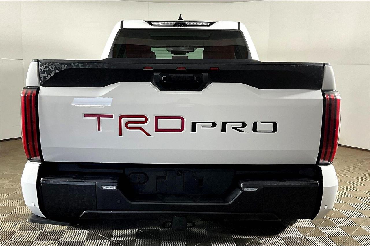 2023 Toyota Tundra 4x4 Crewmax Limited Hybrid Photo3