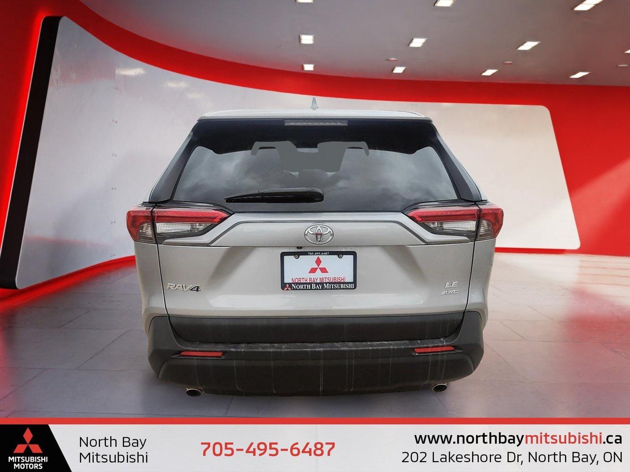 2022 Toyota RAV4 LE Photo2