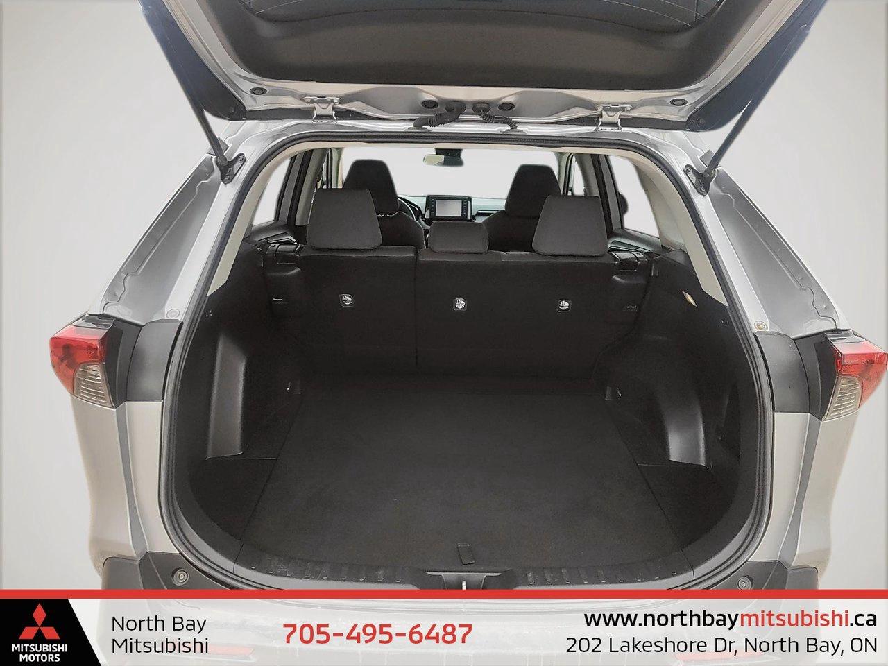 2022 Toyota RAV4 LE Photo