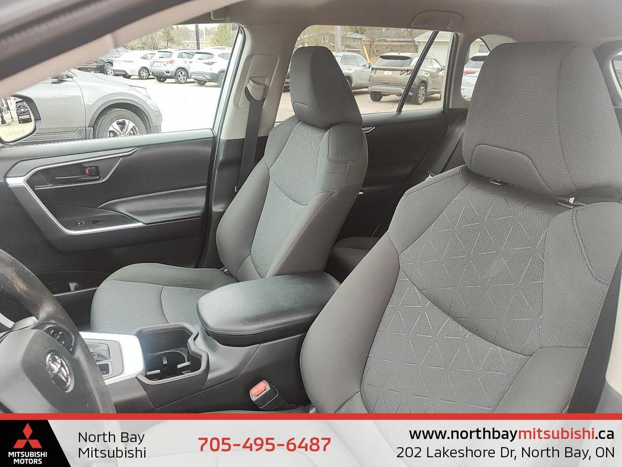 2022 Toyota RAV4 LE Photo
