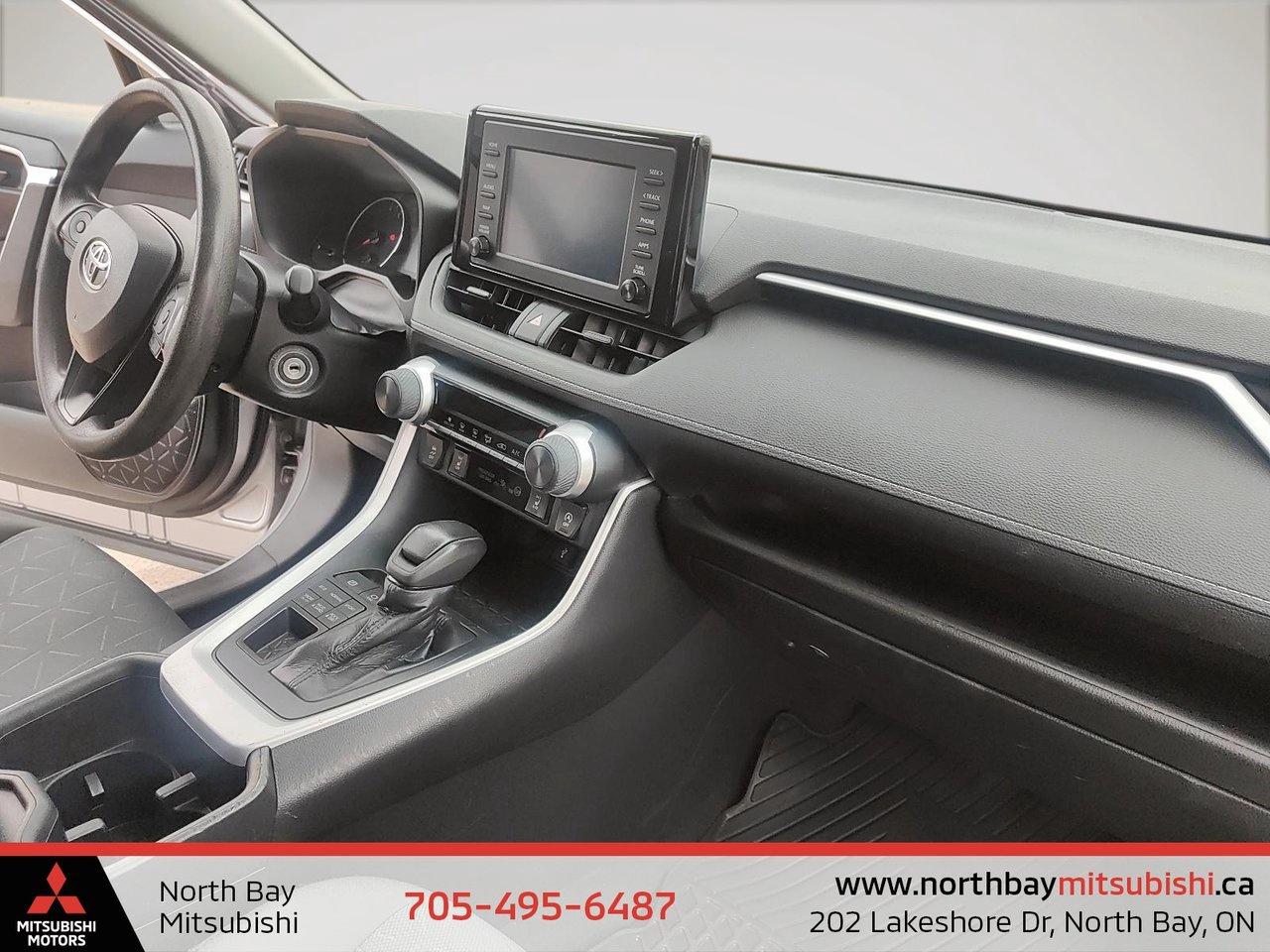 2022 Toyota RAV4 LE Photo