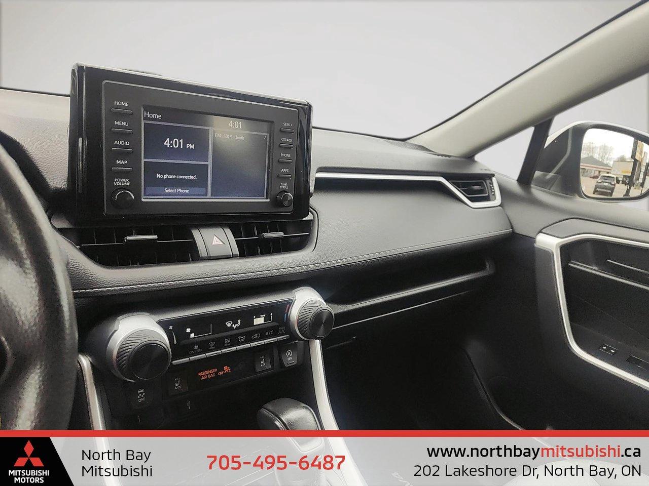 2022 Toyota RAV4 LE Photo
