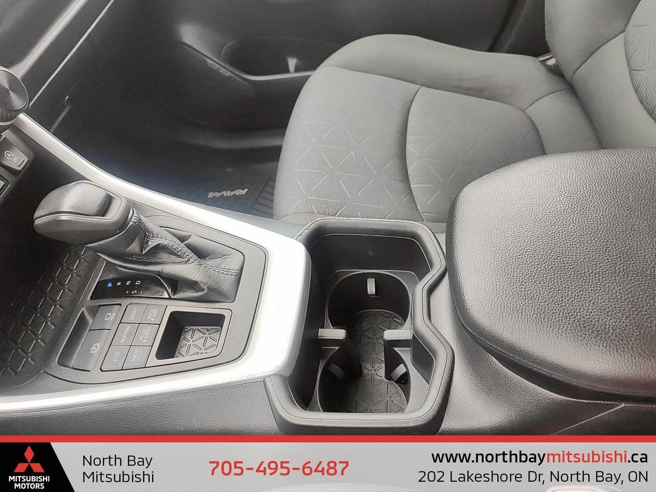 2022 Toyota RAV4 LE Photo