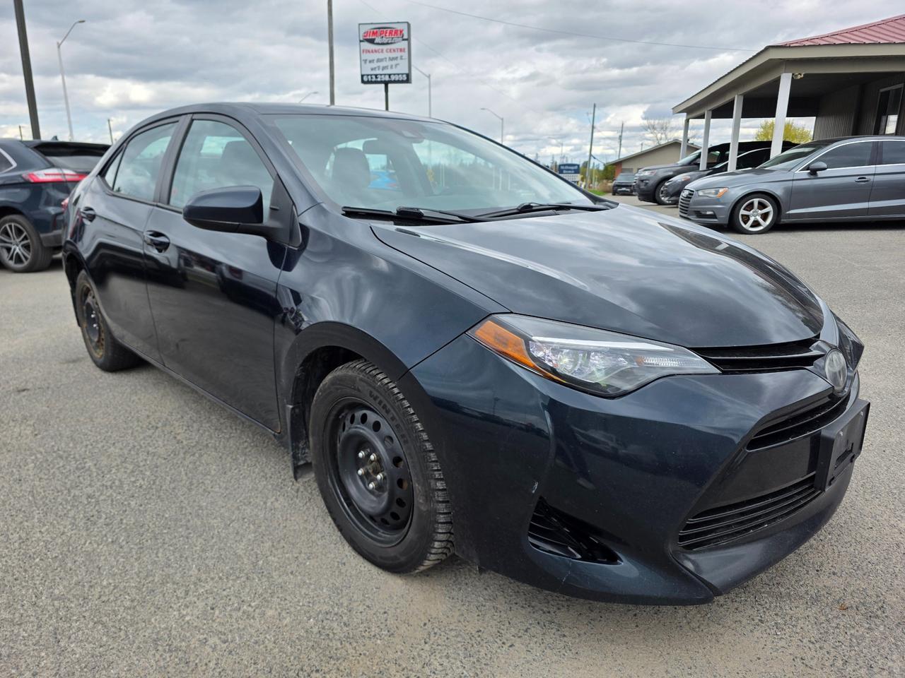 2017 Toyota Corolla LE (CVT) 4dr Sedan Photo