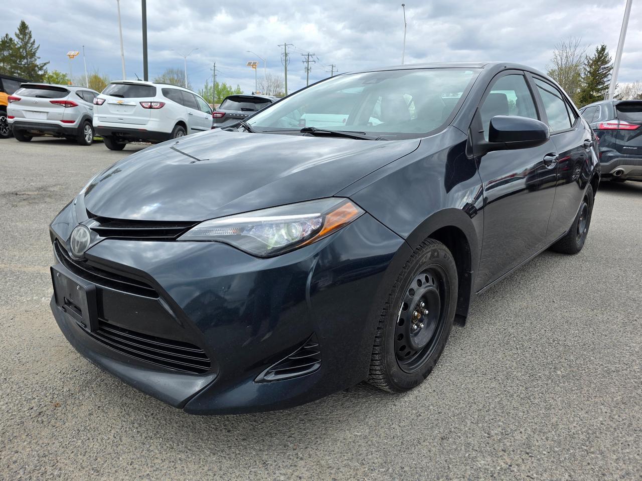 2017 Toyota Corolla LE (CVT) 4dr Sedan Photo2