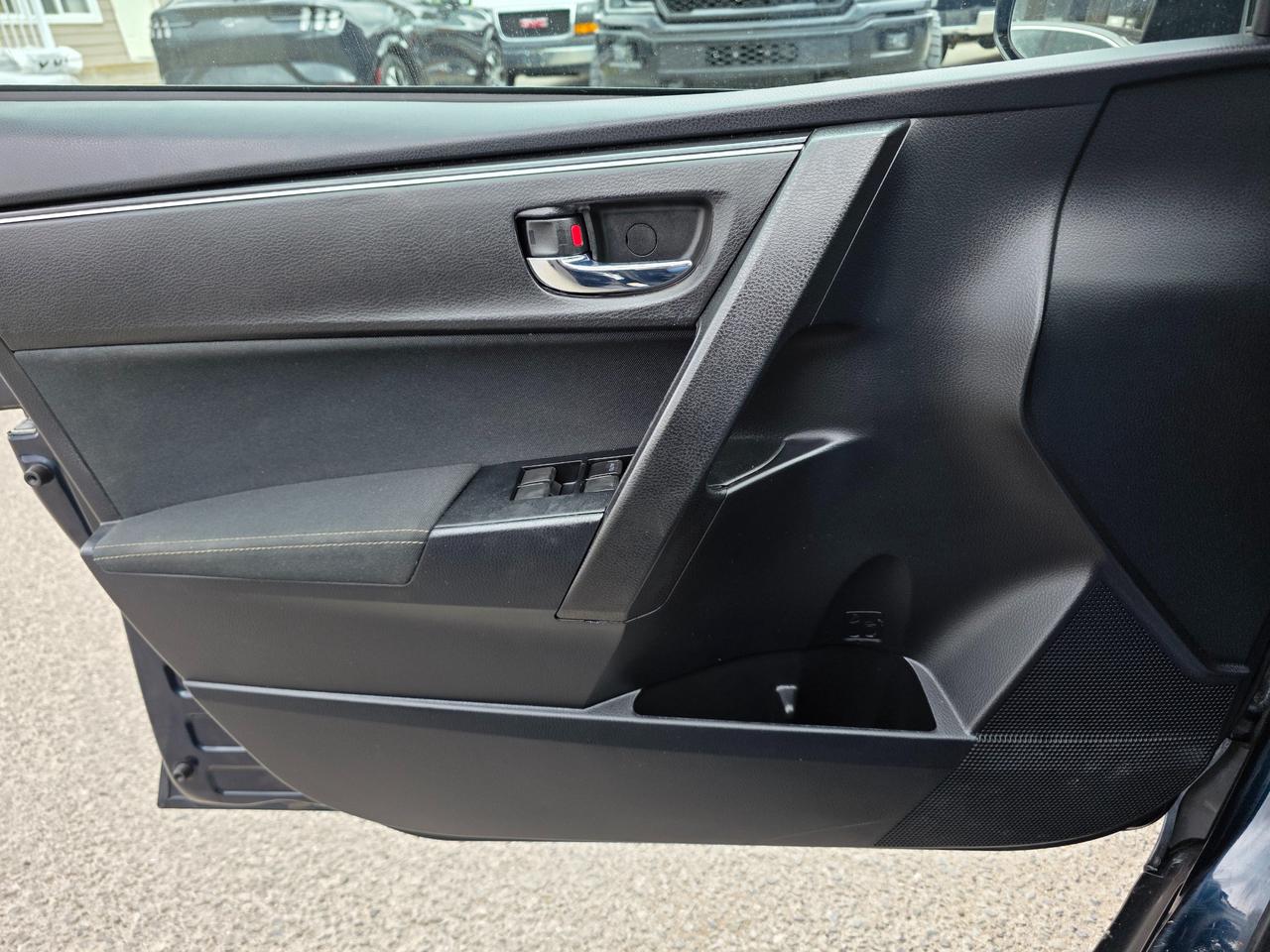2017 Toyota Corolla LE (CVT) 4dr Sedan Photo