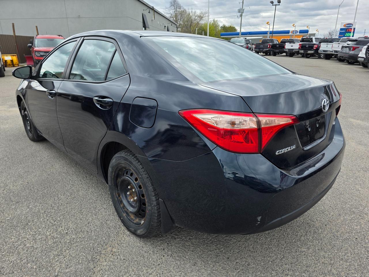 2017 Toyota Corolla LE (CVT) 4dr Sedan Photo