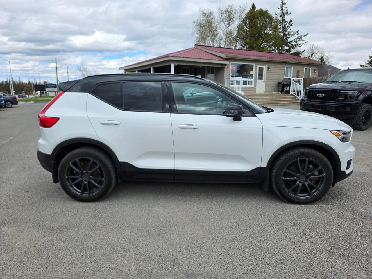 2021 Volvo XC40 Recharge Pure Electric P8 4dr All-Wheel Drive Photo