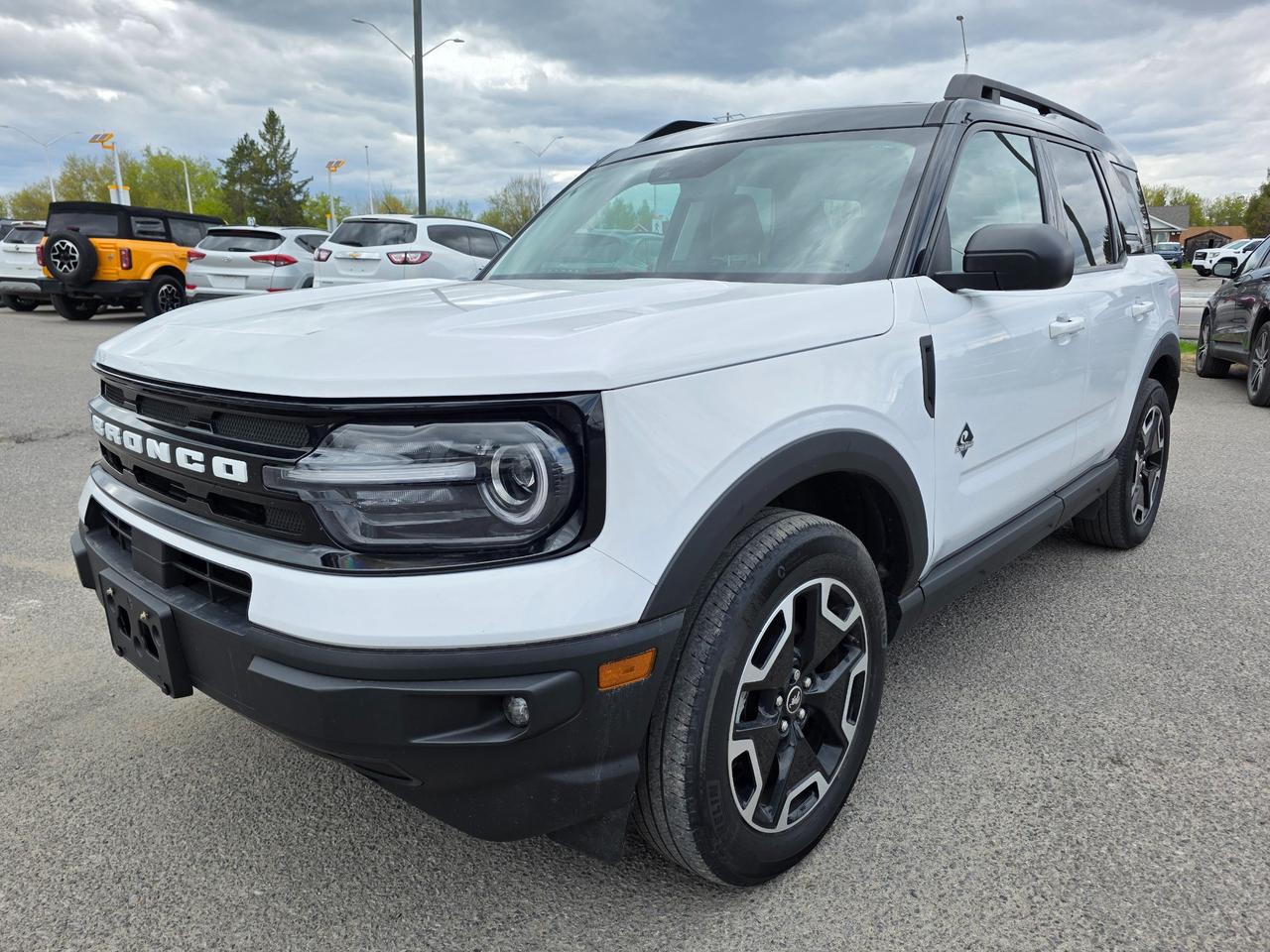 2023 Ford Bronco Sport Outer Banks 4dr 4x4 Photo2