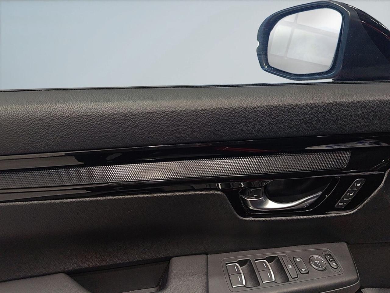 2023 Honda CR-V Hybrid Touring AWD   Leather   Sunroof   Carplay   Heated Photo