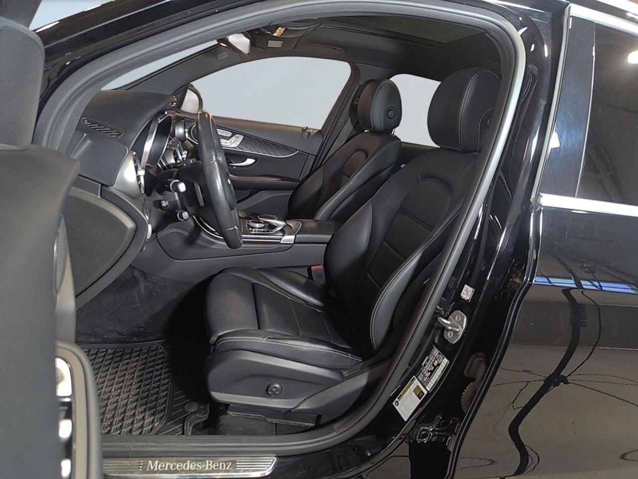 2018 Mercedes-Benz GLC-Class 4MATIC AWD   Low KM   Black on Black   Power Liftg Photo