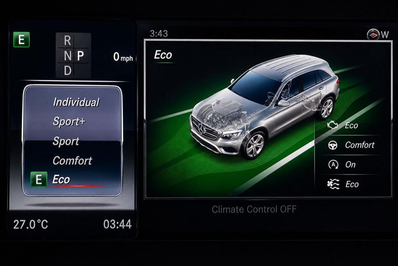 2018 Mercedes-Benz GLC-Class 4MATIC AWD   Low KM   Black on Black   Power Liftg Photo