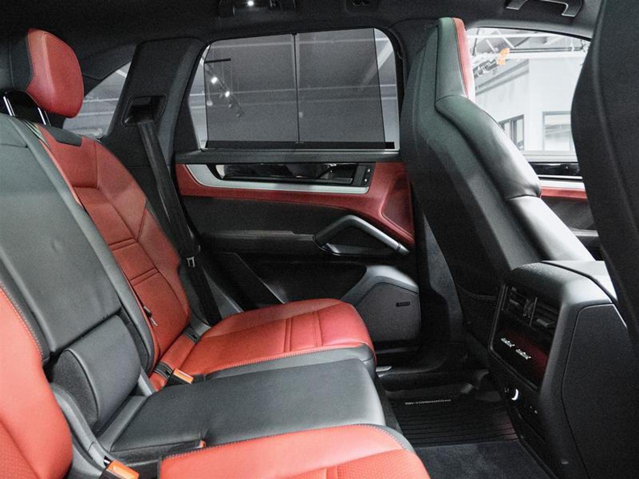2024 Porsche Cayenne S AWD Photo