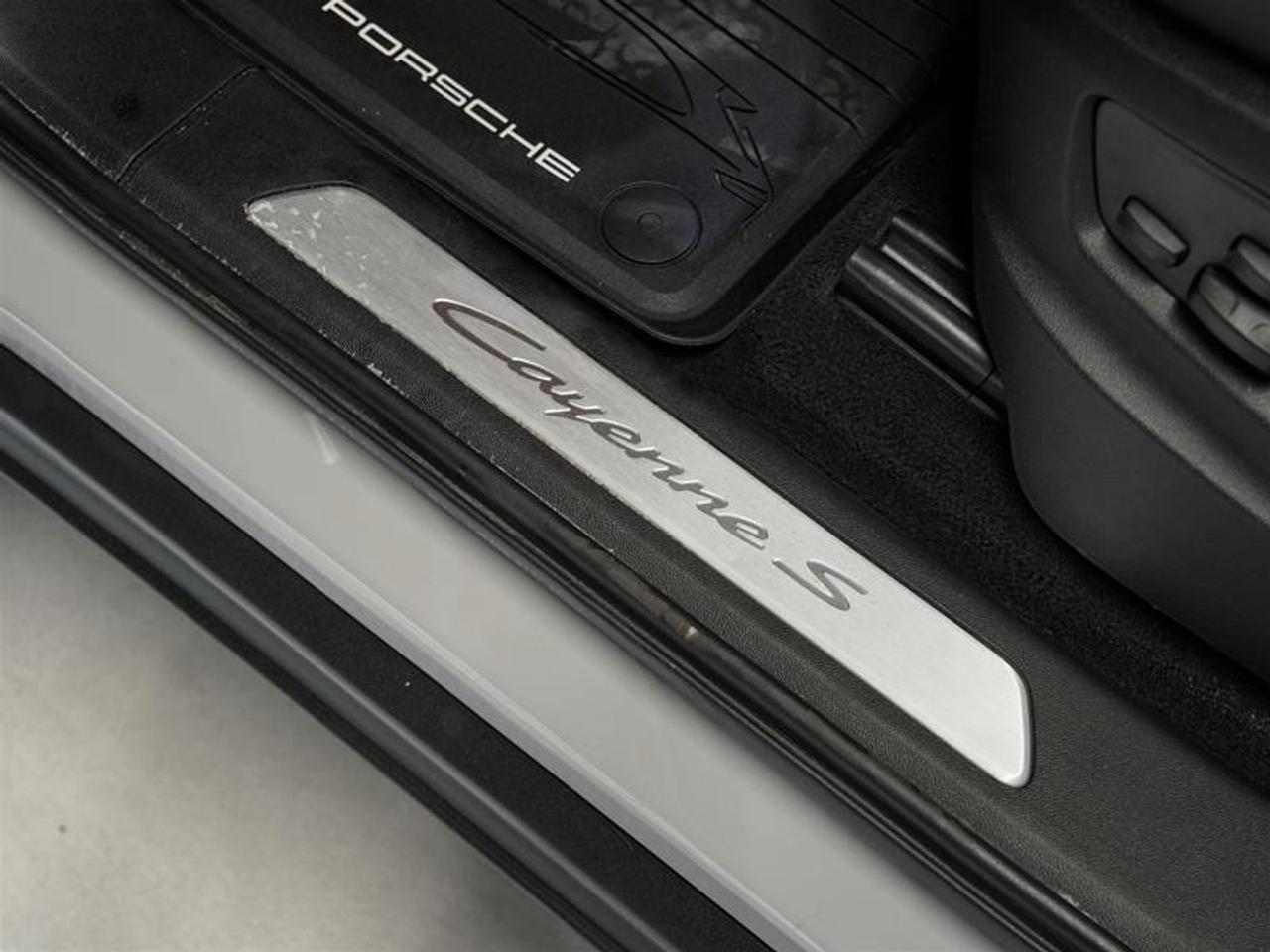 2024 Porsche Cayenne S AWD Photo