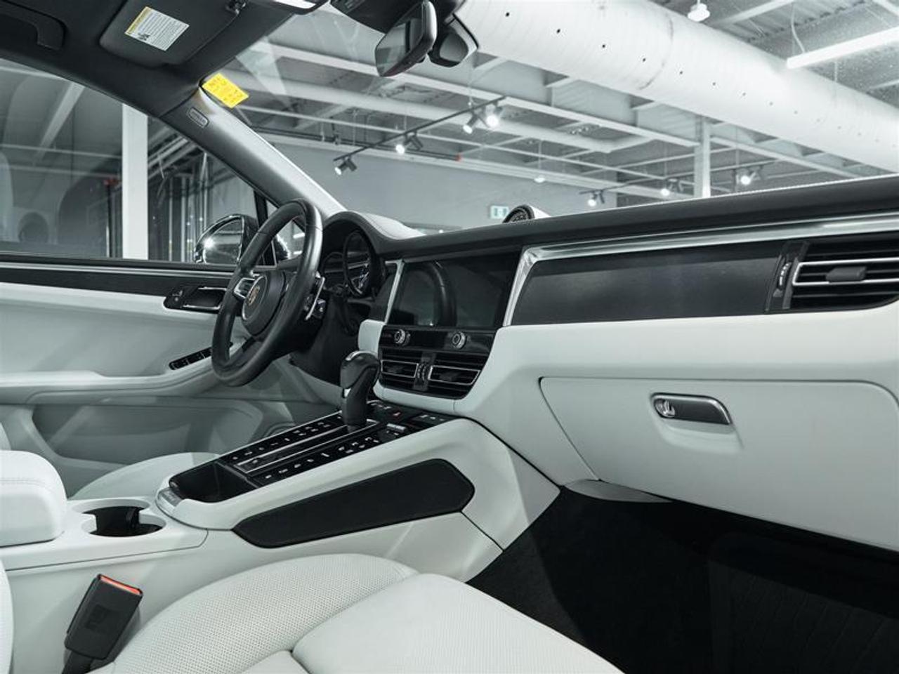 2023 Porsche Macan GTS Photo