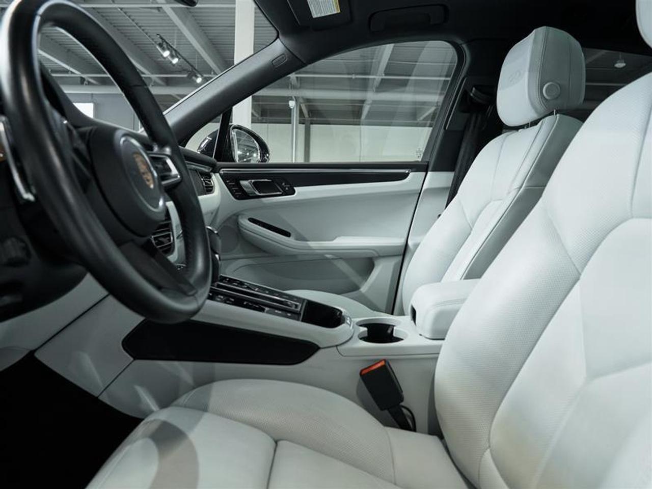 2023 Porsche Macan GTS Photo