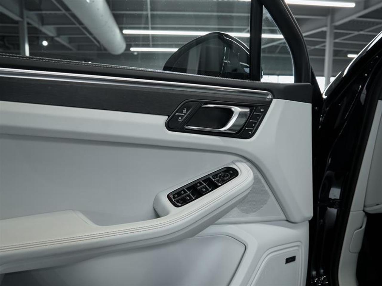 2023 Porsche Macan GTS Photo