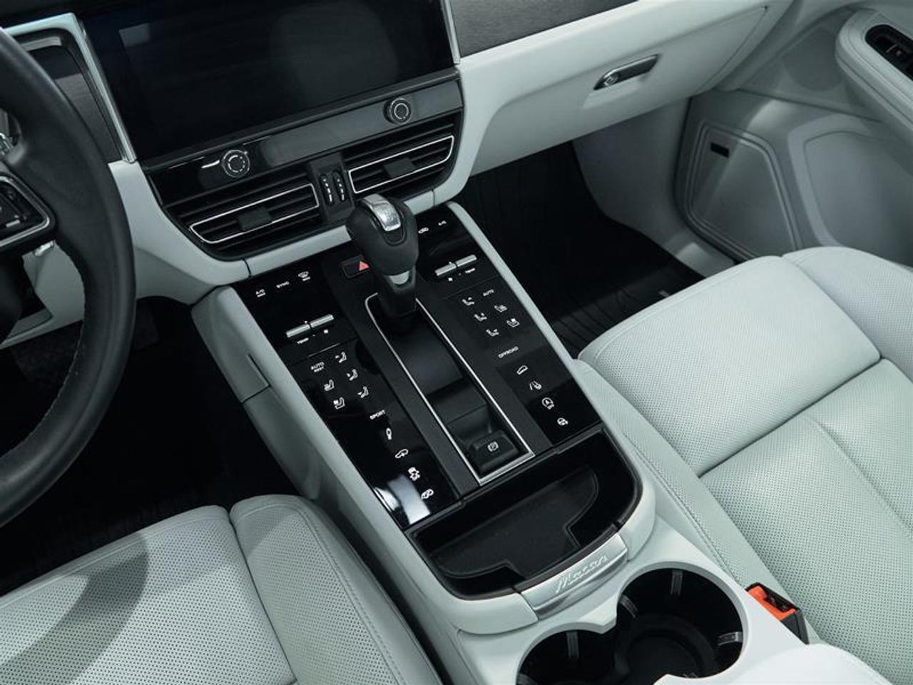 2023 Porsche Macan GTS Photo