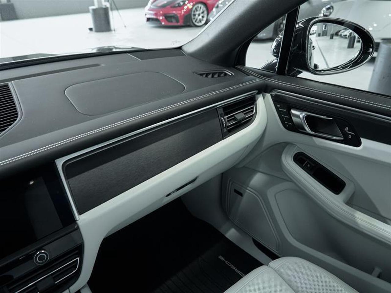 2023 Porsche Macan GTS Photo