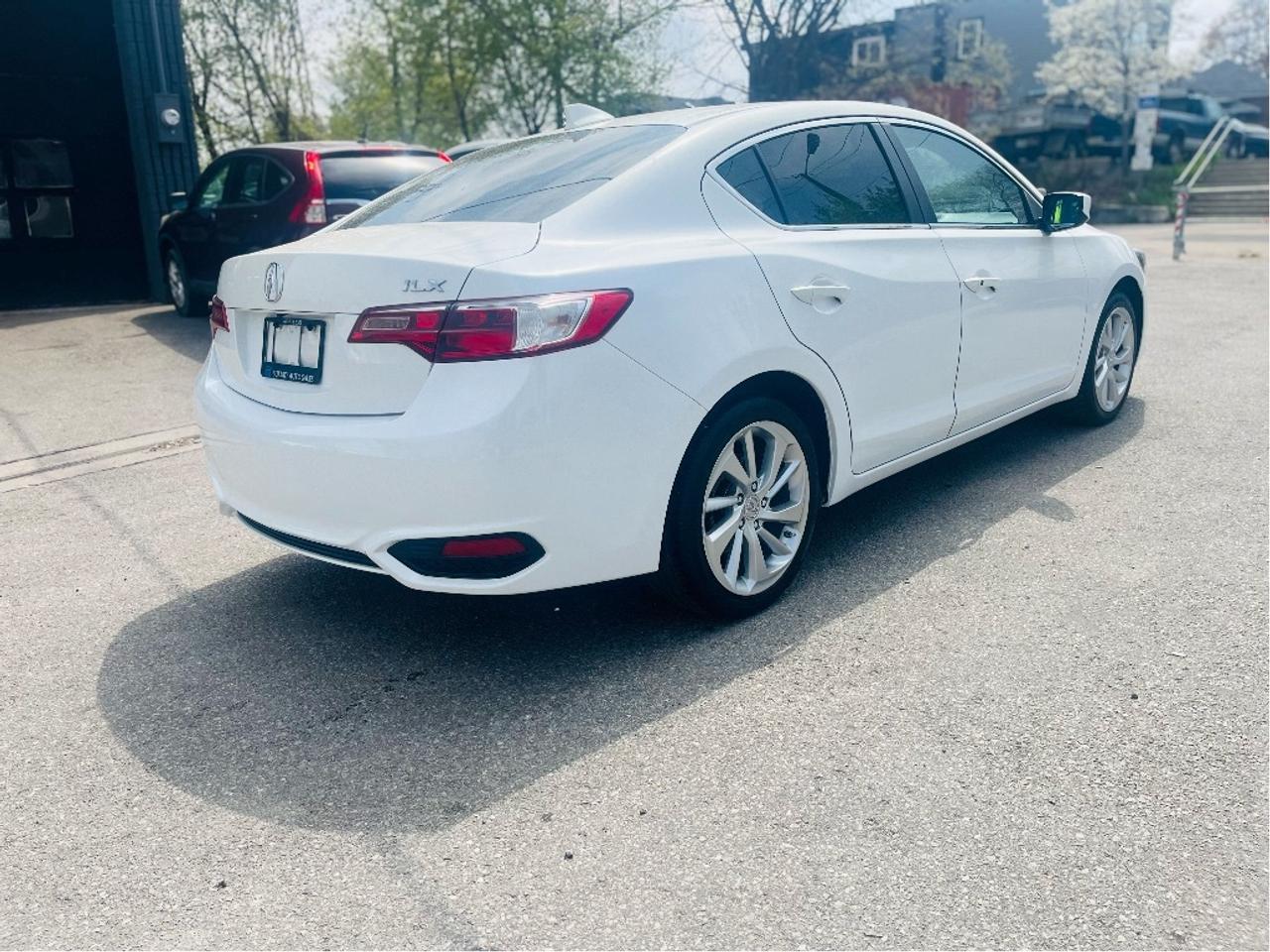 2017 Acura ILX PREMIUM BLINDSPOT CERTIFIED Photo