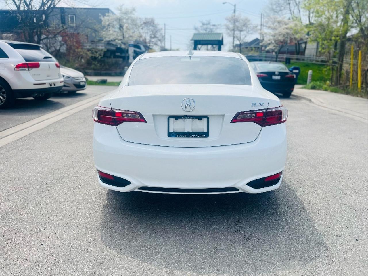 2017 Acura ILX PREMIUM BLINDSPOT CERTIFIED Photo
