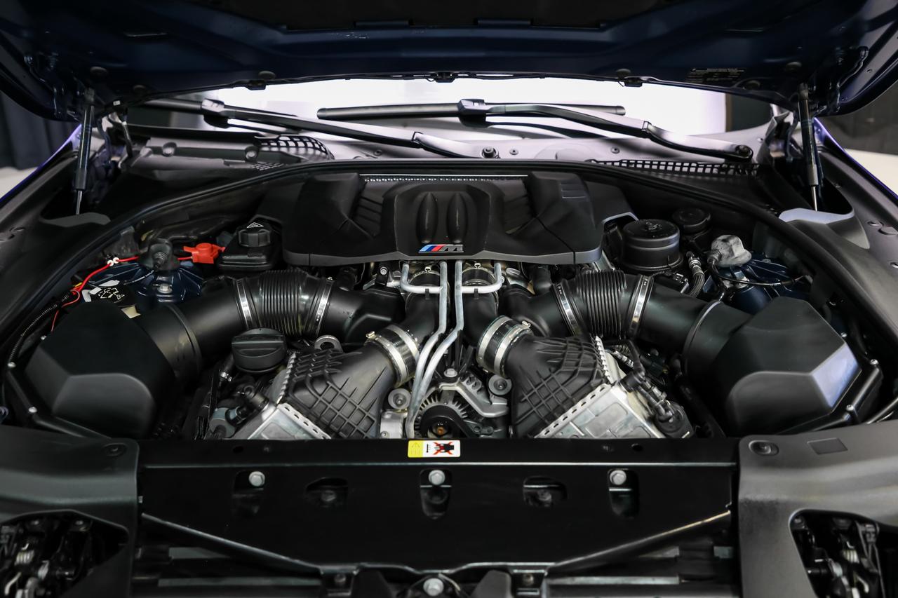 2013 BMW M6 COUPE V8 560HP CARBONROOF NOACCIDNT EXEC.PK SERVCD Photo