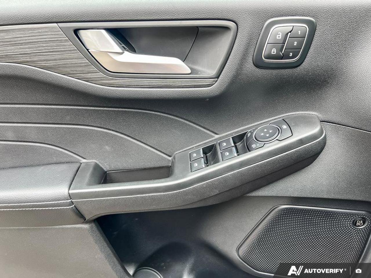 2025 Ford Escape PHEV   DEMO   HTD STEER WHEEL   FWD Photo