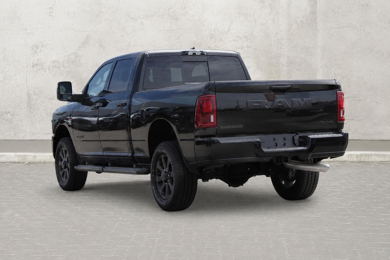 2025 RAM 2500 Laramie Crew Cab Night Edition 4x4  Gps SiriusXM B Photo3