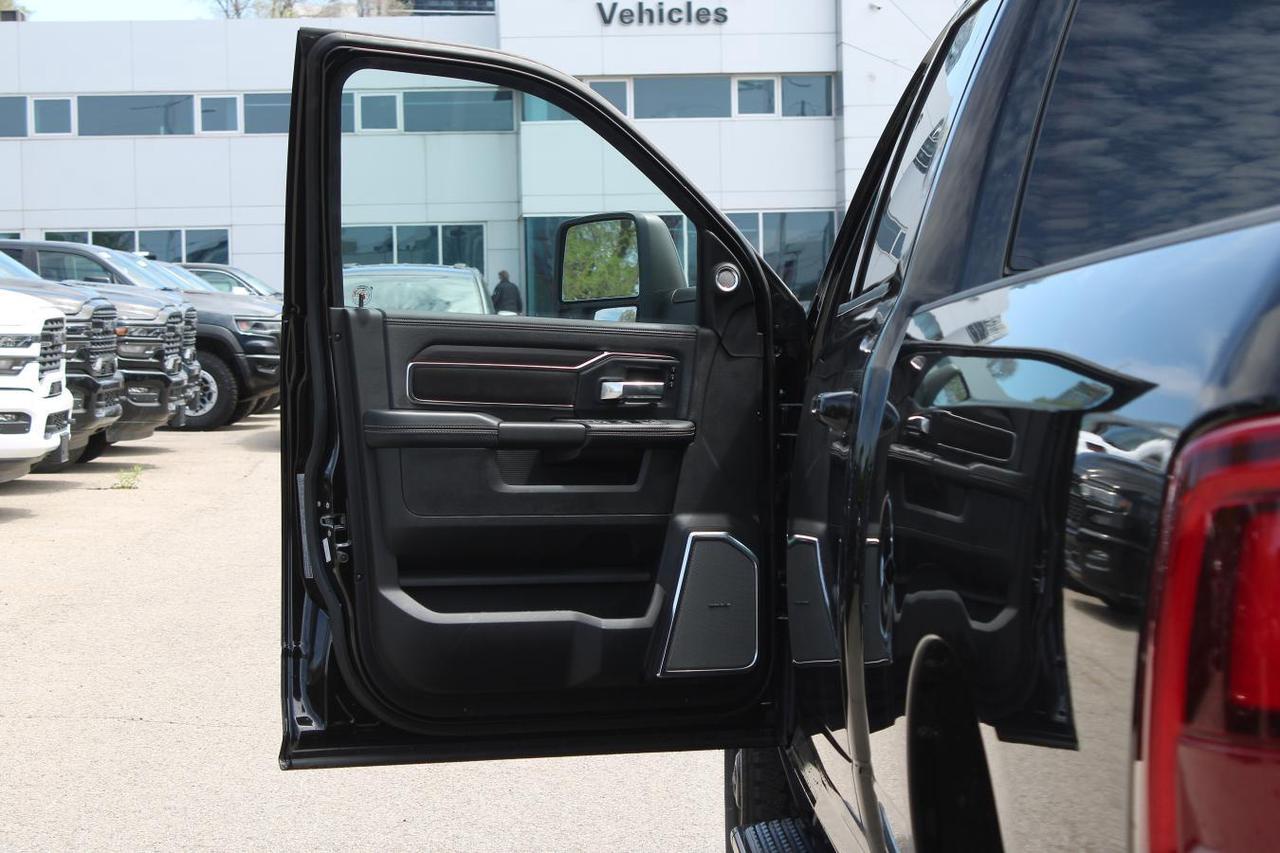 2025 RAM 2500 Laramie Crew Cab Night Edition 4x4  Gps SiriusXM B Photo