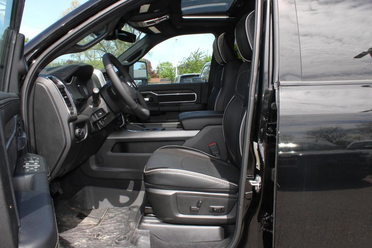 2025 RAM 2500 Laramie Crew Cab Night Edition 4x4  Gps SiriusXM B Photo