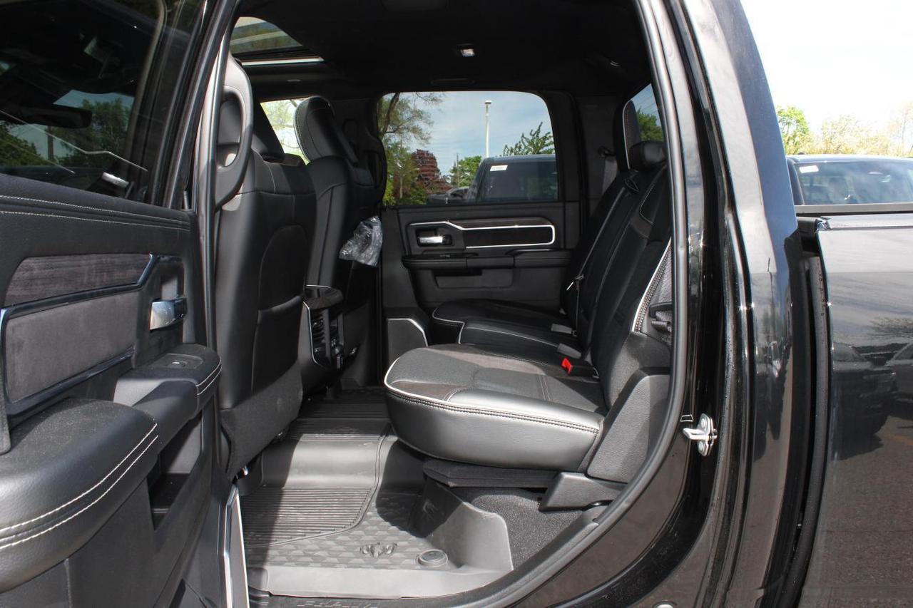 2025 RAM 2500 Laramie Crew Cab Night Edition 4x4  Gps SiriusXM B Photo