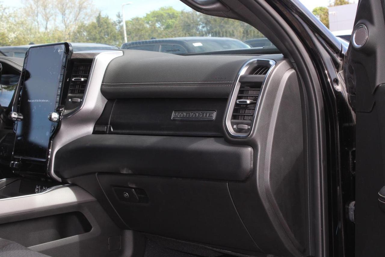 2025 RAM 2500 Laramie Crew Cab Night Edition 4x4  Gps SiriusXM B Photo
