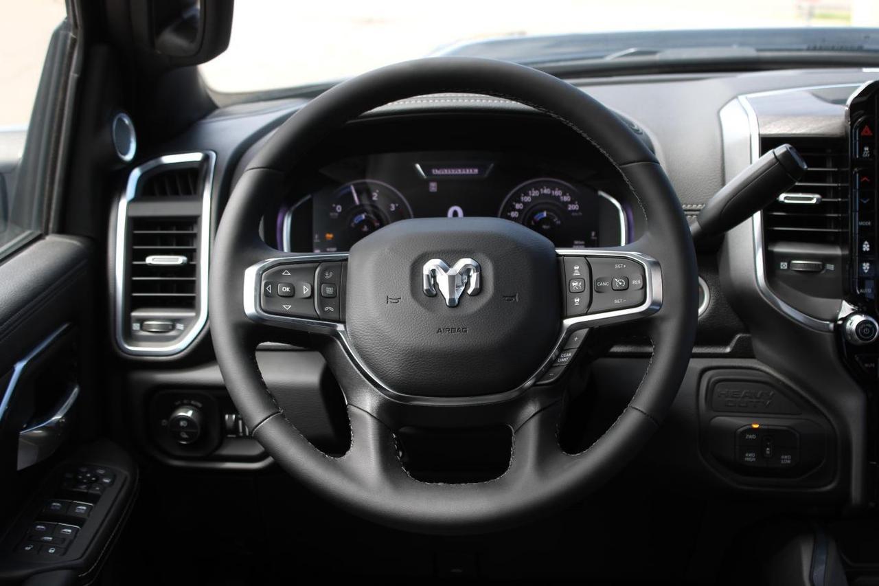 2025 RAM 2500 Laramie Crew Cab Night Edition 4x4  Gps SiriusXM B Photo