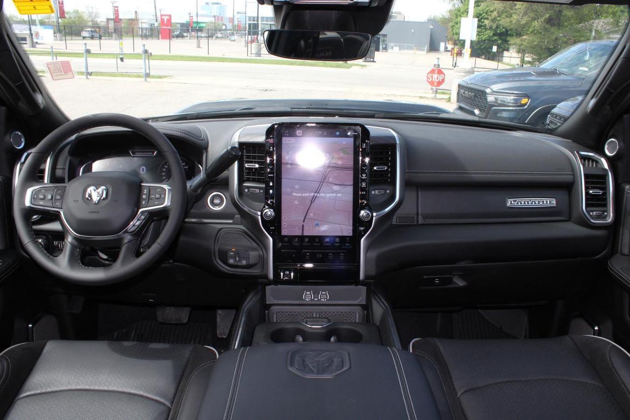 2025 RAM 2500 Laramie Crew Cab Night Edition 4x4  Gps SiriusXM B Photo