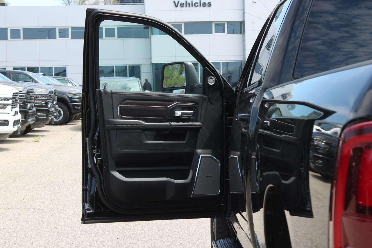 2025 RAM 2500 Laramie Crew Cab Night Edition 4x4  Gps SiriusXM B Photo