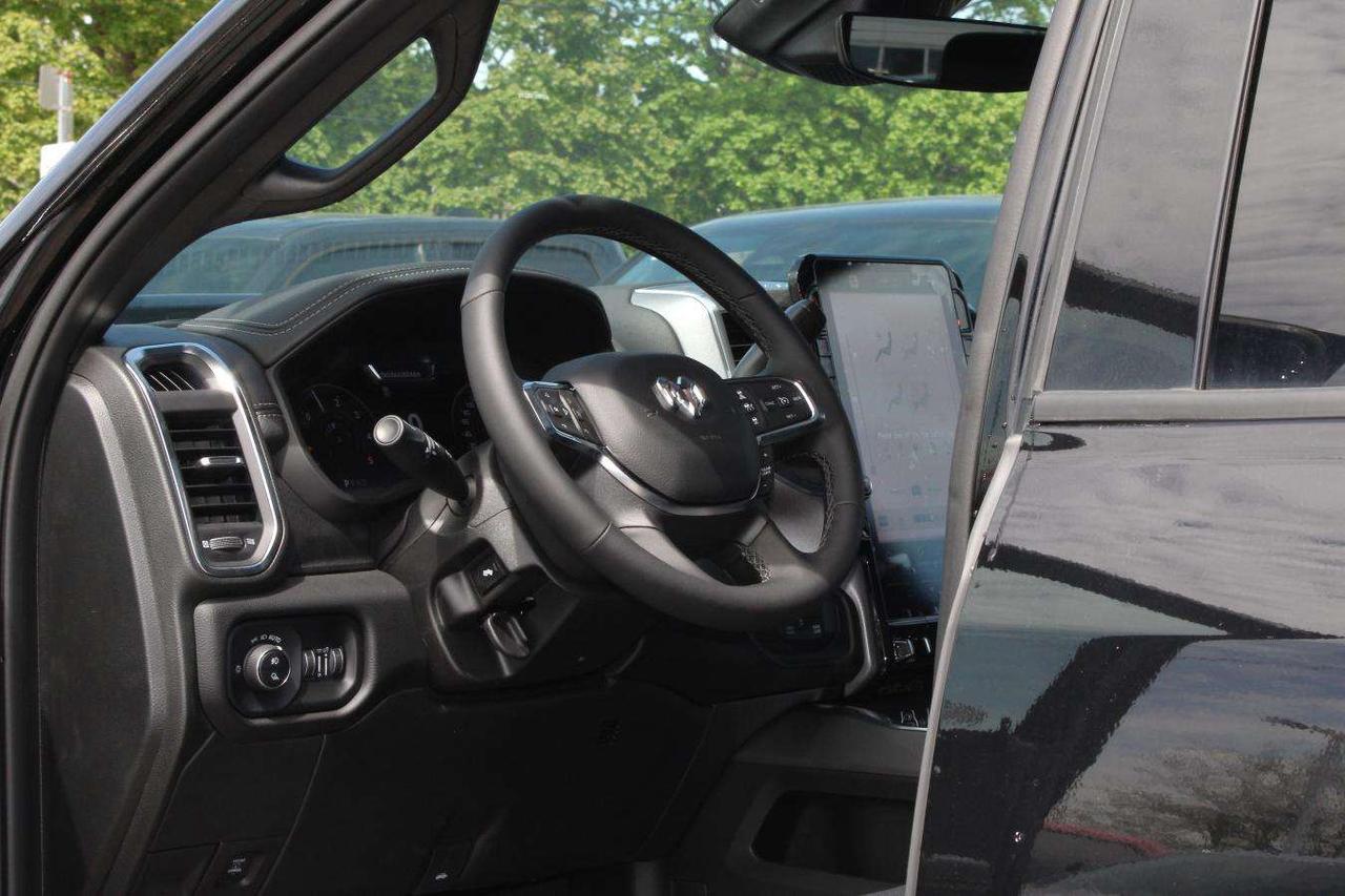 2025 RAM 2500 Laramie Crew Cab Night Edition 4x4  Gps SiriusXM B Photo